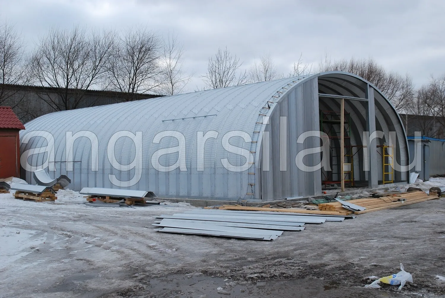 картинка-ссылка на статью: Какой ангар подходит для хранения техники в Пуровске?